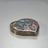 LINE VAUTRIN, HEART-SHAPED COM