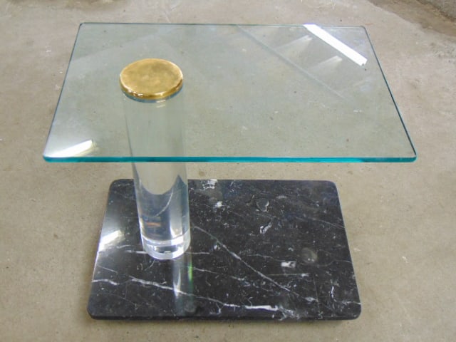 LION IN FROST CANTILEVER GLASS