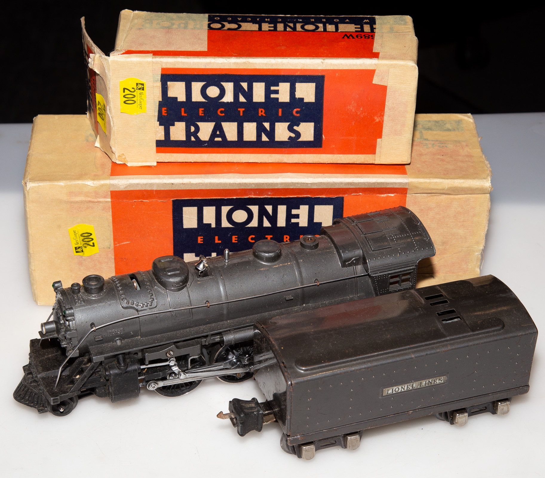 LIONEL 224 E LOCOMOTIVE & 2689 W