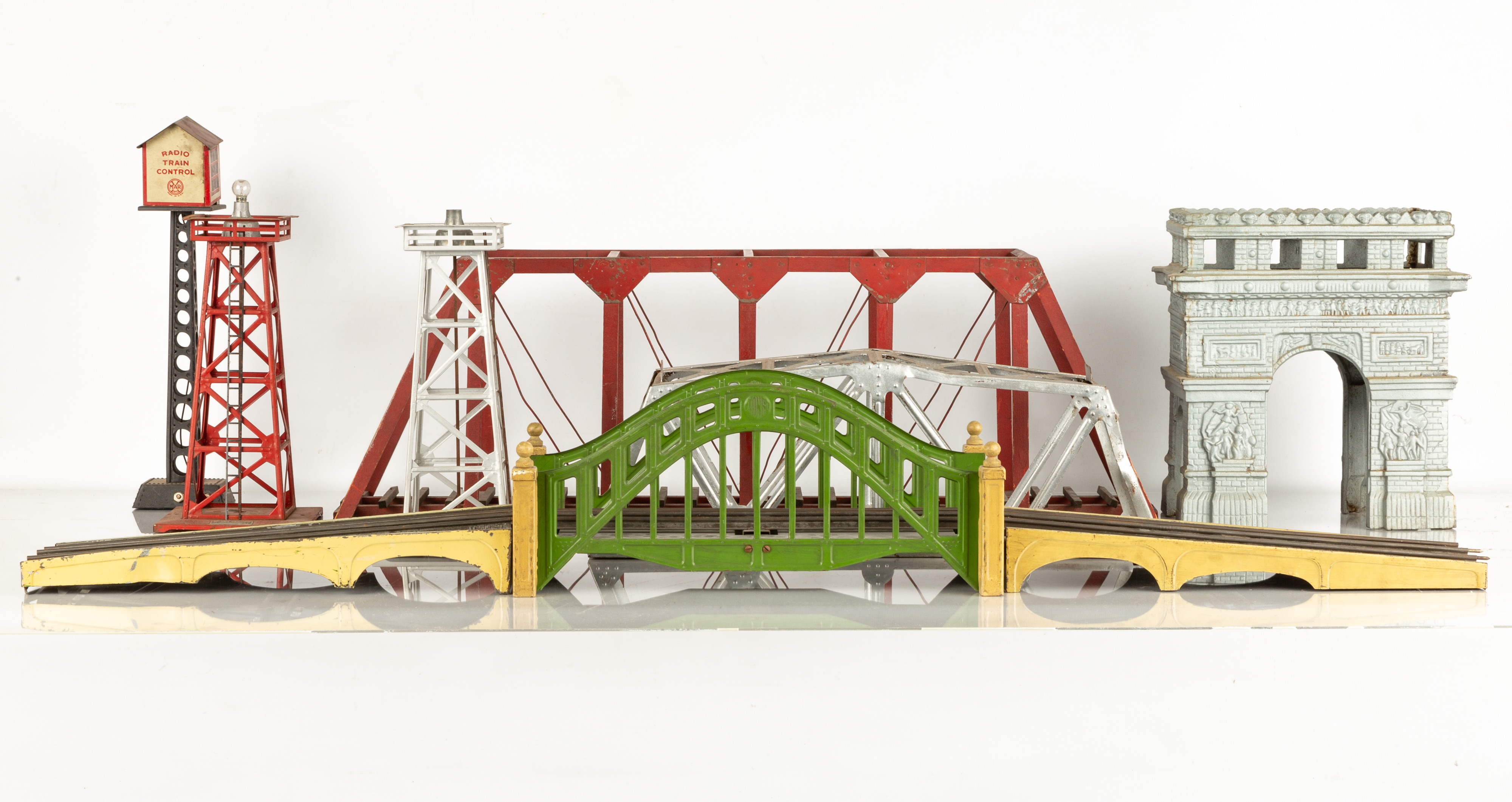 LIONEL BRIDGES AND ACCESSORIES