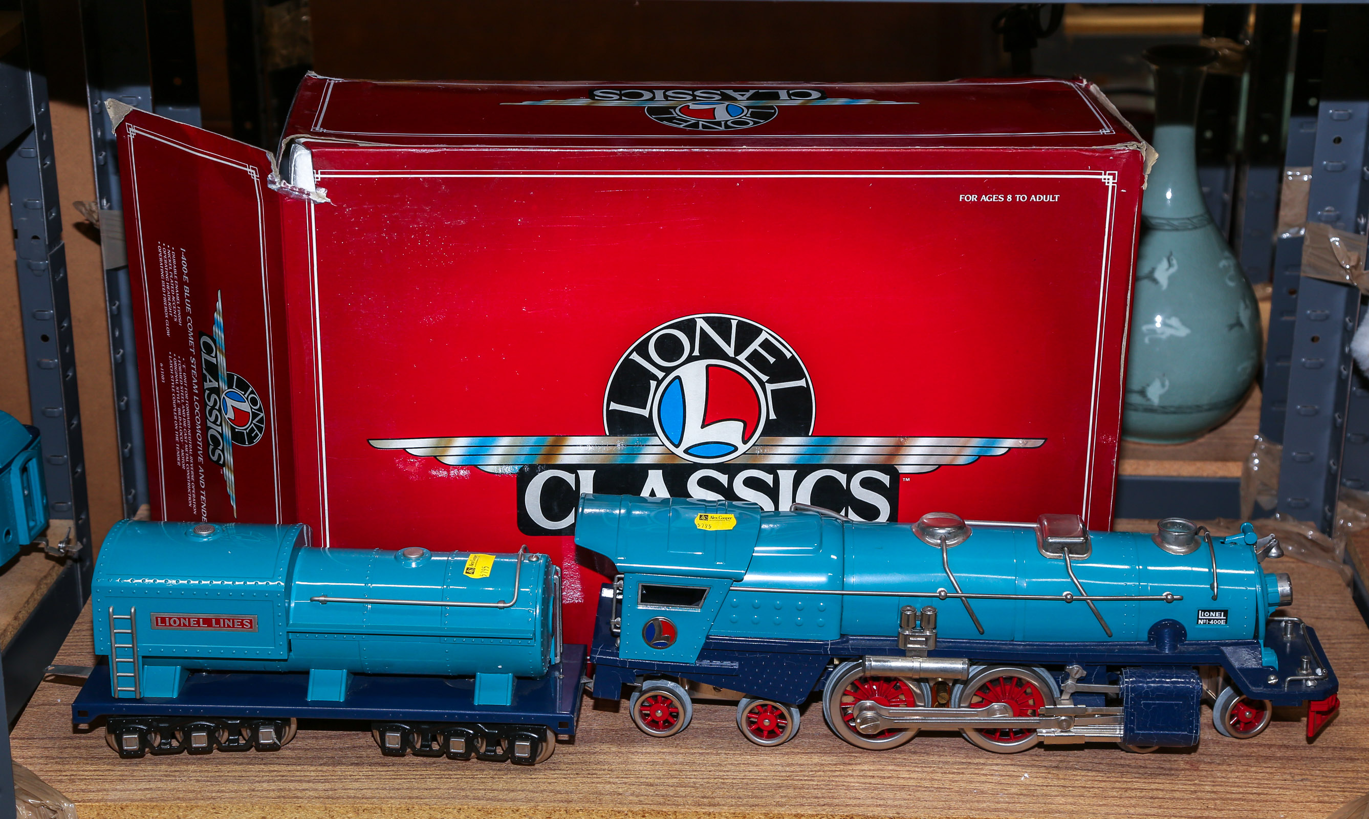 LIONEL CLASSICS LOCOMOTIVE & TENDER
