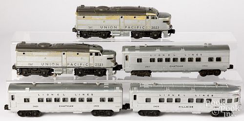 LIONEL FIVE PIECE PASSENGER TRAIN