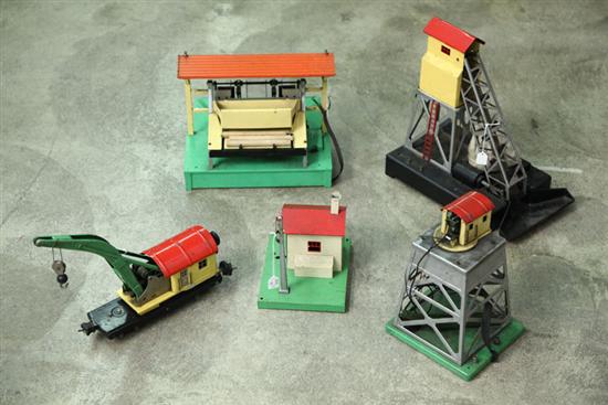 LIONEL TRAIN SET ACCESSORIES. The