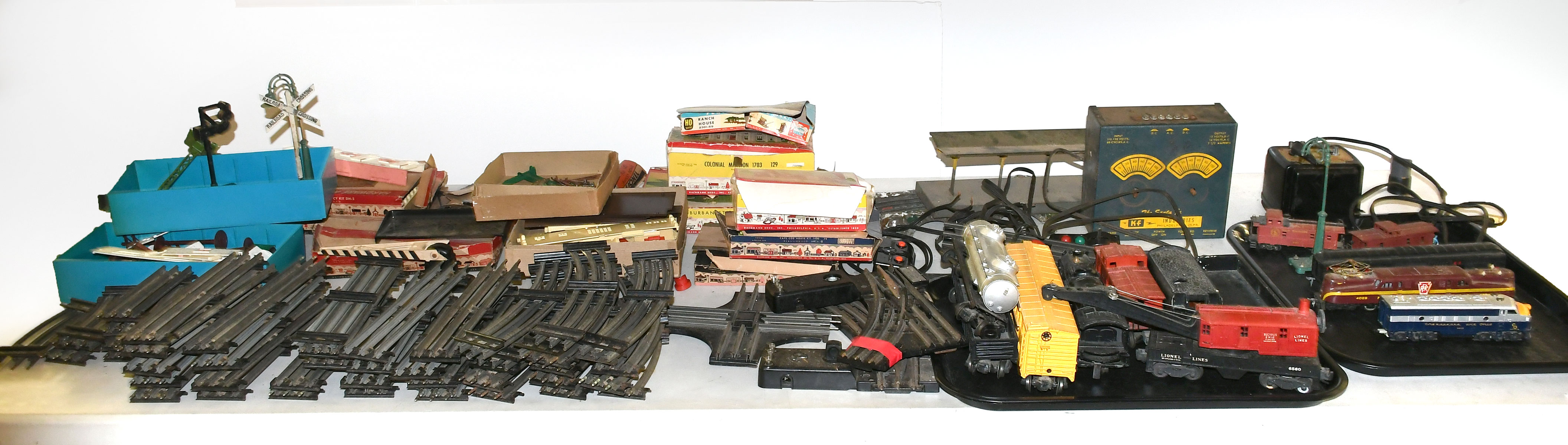 LIONEL TRAIN SET COLLECTION: