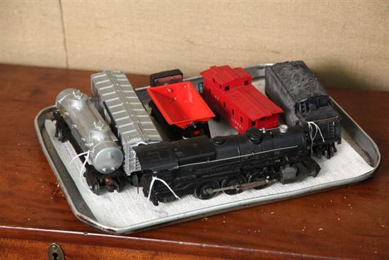 LIONEL TRAIN SET. Set includes a