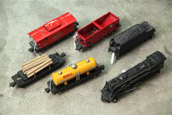 LIONEL TRAIN SET. The set