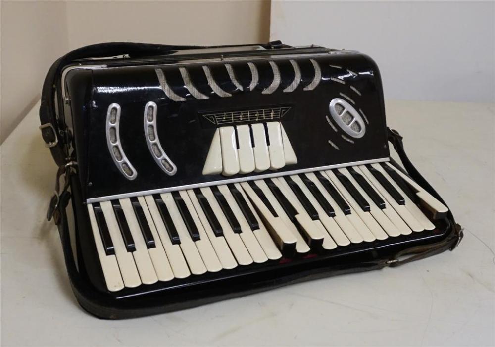 LIRA MODEL 20 ACCORDIONLira Model