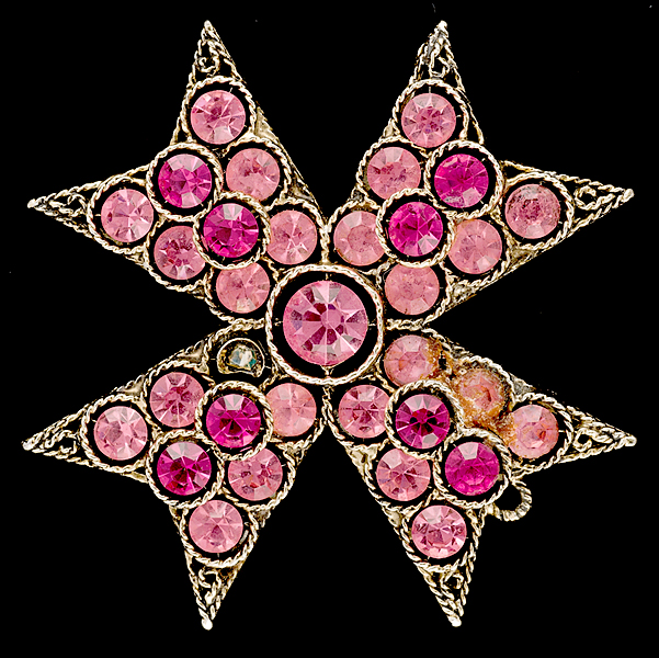 Lisner Pendant A Lisner pendant;