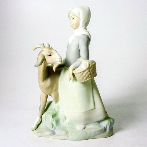 LITTLE GIRL WITH GOAT 1014812 -