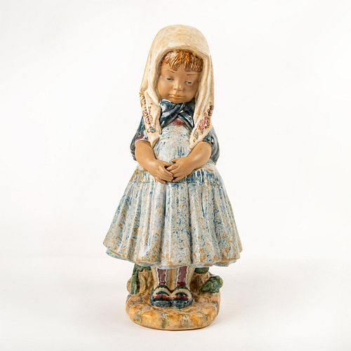 LITTLE GIRL WITH SCARF 01014951 -