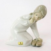LITTLE GIRL WITH SLIPPERS 1004