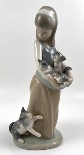 LLADRO 1309 FOLLOWING HER CATS