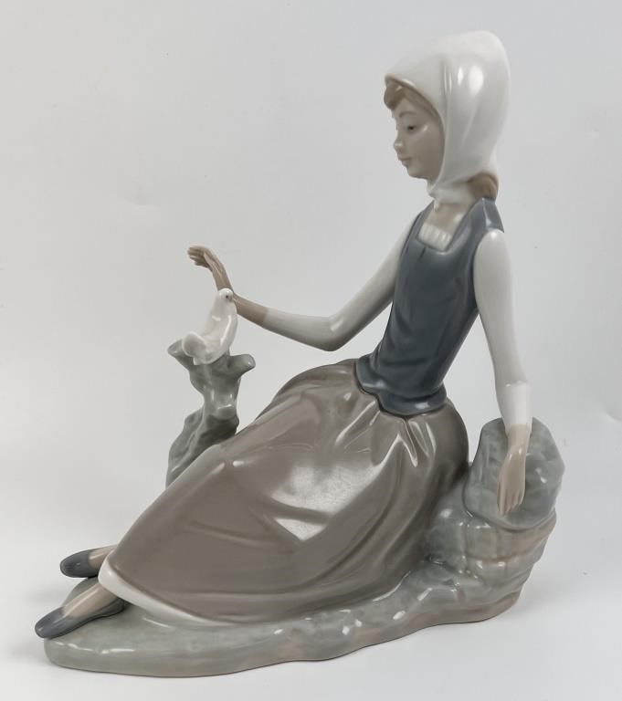 LLADRO 4660 SHEPHERDESS WITH DOVE