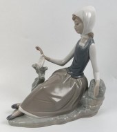 LLADRO 4660 SHEPHERDESS WITH D