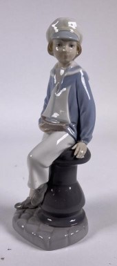 LLADRO #4810 BOY WITH YACHT -