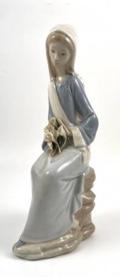 LLADRO 4972 SITTING GIRL WITH