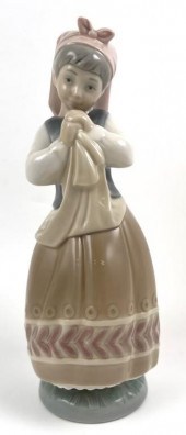 LLADRO 5026 BASHFUL GIRL PORCE