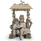 LLADRO "CHILDREN READING" PORC