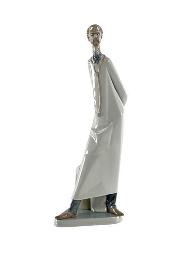 LLADRO DOCTOR PORCELAIN FIGURINE