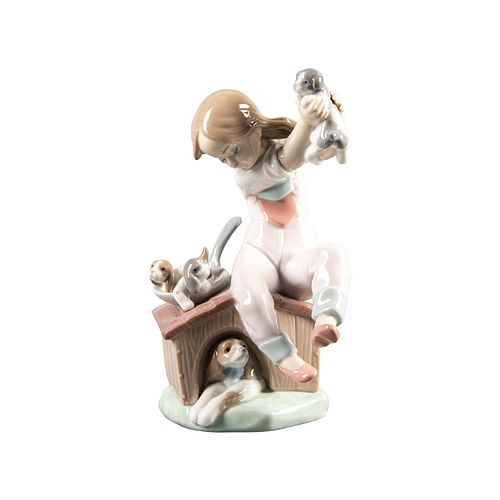 LLADRO FIGURE GROUP, PICK OF LITTER