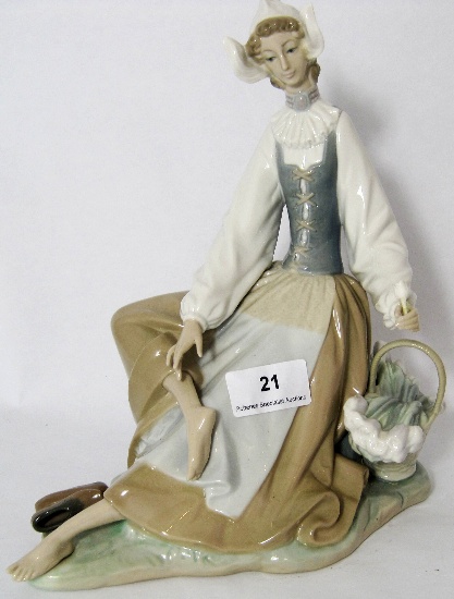 Lladro Figure of Dutch Girl