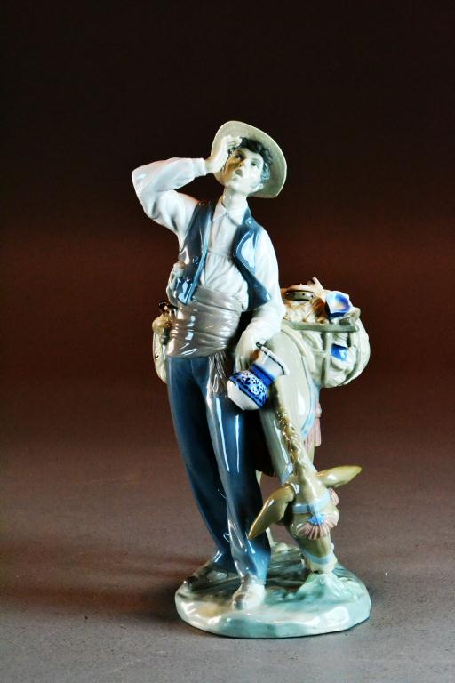 Lladro Figure of Peddler &