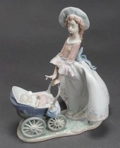 LLADRó FIGURE OF 'SISTER'S PRI