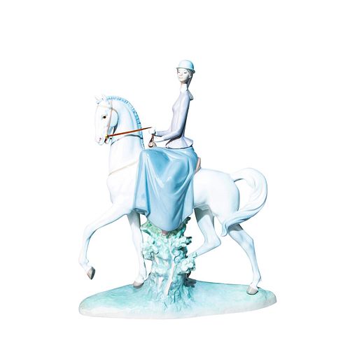 LLADRO FIGURE WOMAN ON HORSEBACK