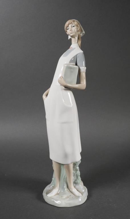 LLADRO FIGURINE 4603 NURSEPorcelain