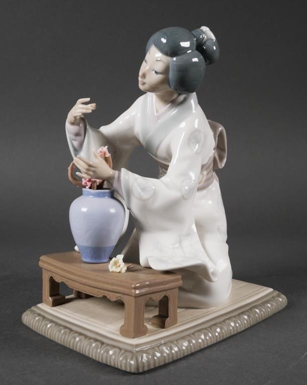 LLADRO FIGURINE 4840 GEISHA