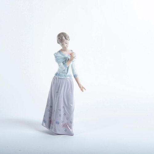 LLADRO FIGURINE, A GRANDMOTHER'S