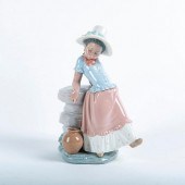 LLADRO FIGURINE, A STEPPIN TIM
