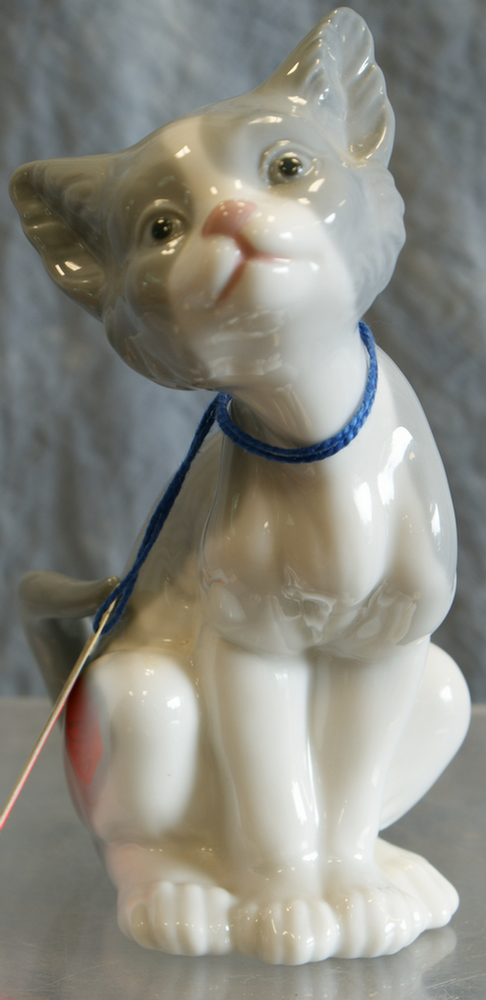 Lladro figurine, "Cat",