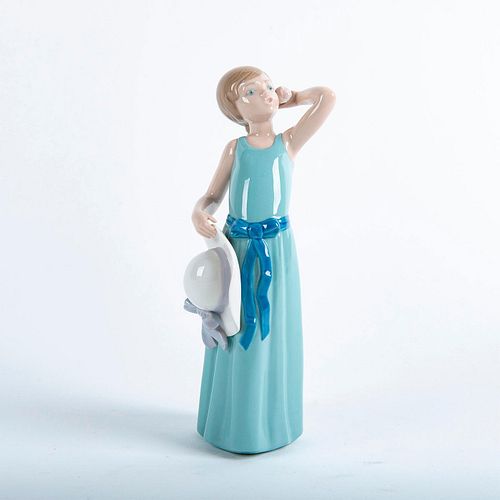 LLADRO FIGURINE, COIFFURE GIRL WITH