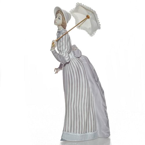 LLADRO FIGURINE, ENGLISH LADY