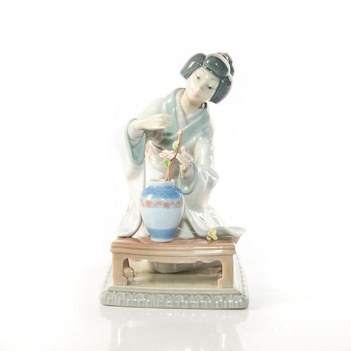 LLADRO FIGURINE GEISHA WITH