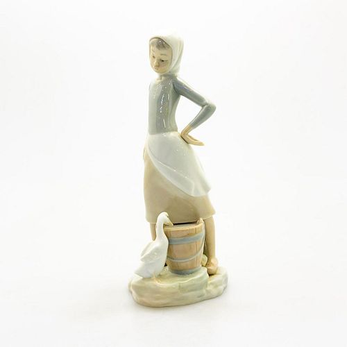 LLADRO FIGURINE, GIRL WITH MILK