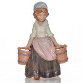 LLADRO FIGURINE, GIRL WITH PAI