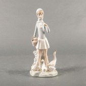 LLADRO FIGURINE, GIRL WITH UMB