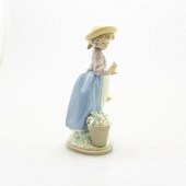 LLADRO FIGURINE, HELLO FLOWERS