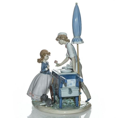 LLADRO FIGURINE, ICE CREAM VENDOR