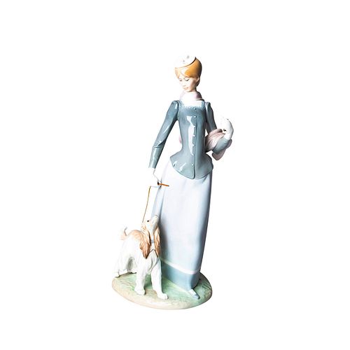 LLADRO FIGURINE LADY WITH SHAWL
