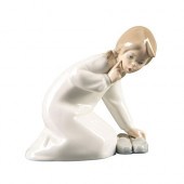LLADRO FIGURINE, LITTLE GIRL W