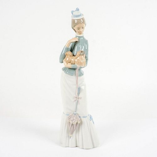 LLADRO FIGURINE, WALK WITH THE