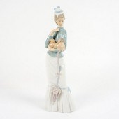 LLADRO FIGURINE, WALK WITH THE