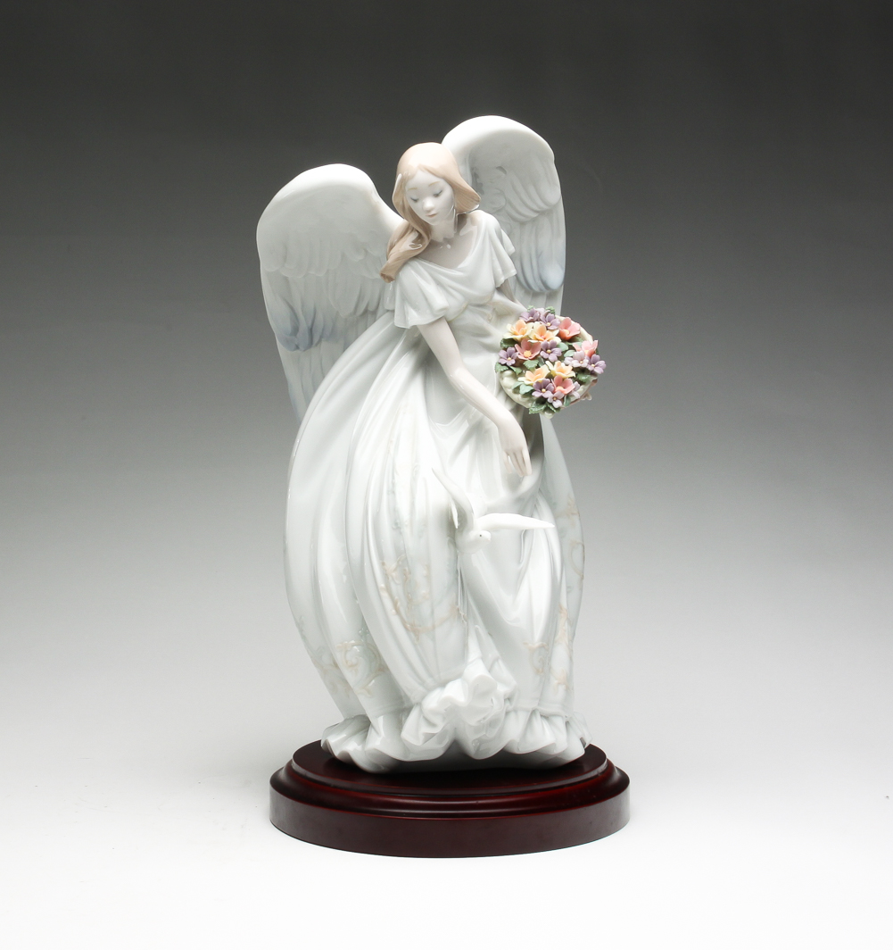 LLADRO "FLOWERS OF PEACE" FIGURINE.