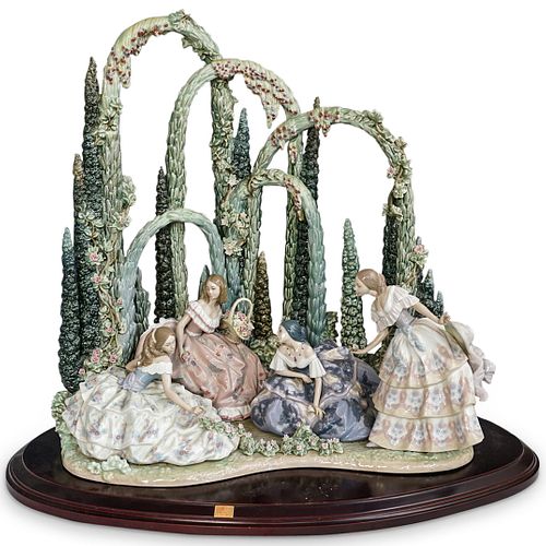 LLADRO "GARDEN PARTY" PORCELAIN