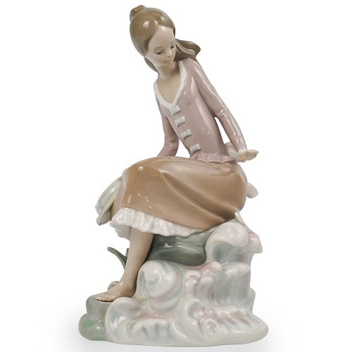 LLADRO "GIRL AT THE POND" PORCELAIN