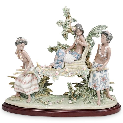 LLADRO "HAWAIIAN FESTIVAL"
