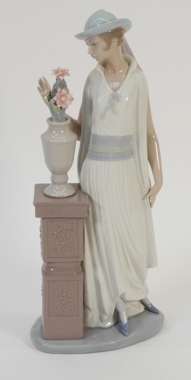 LLADRO LADY ADORING FLOWERS